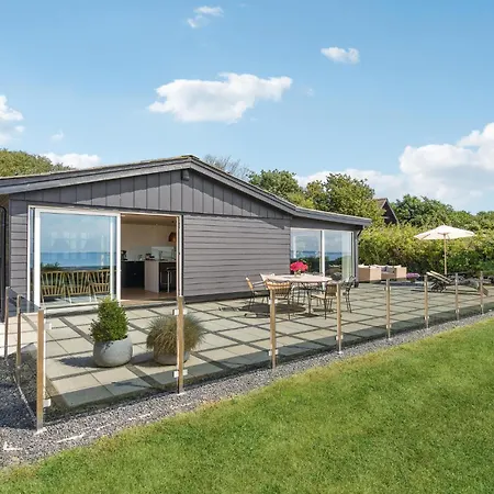 Dom wakacyjny Lovely In With Wifi